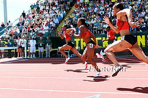 Kellie Wells Ahead of Danielle Carruthers
