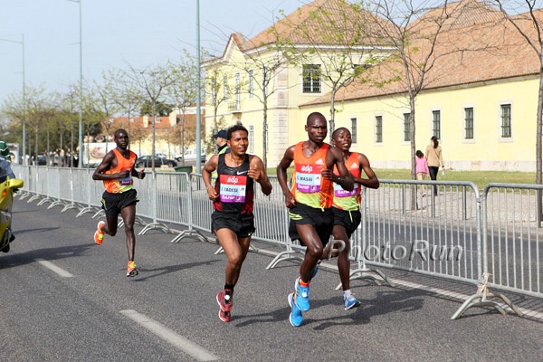 Men's Lead Pack: Gilbert Masai and Zerzenay Tadese