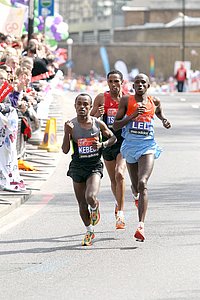 Tsegaye Kebede and Martin Lel and the Chase Pack