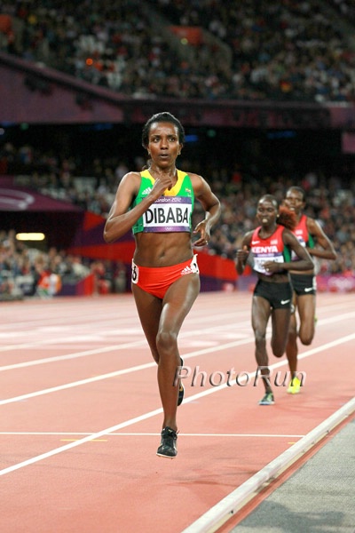 Tirunesh Dibaba Pulling Away from Vivian Cheruiyot and Sally Kipyego