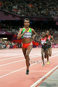 Tirunesh Dibaba Pulling Away from Vivian Cheruiyot and Sally Kipyego