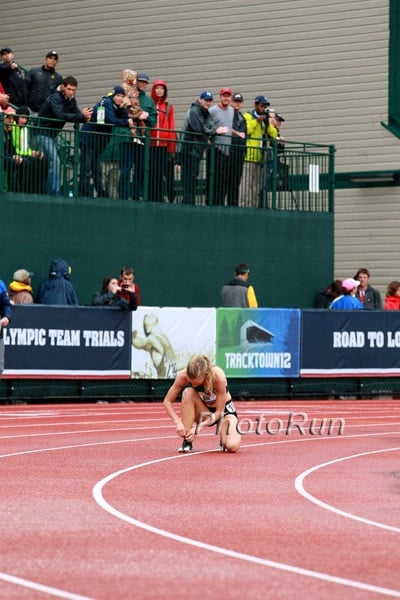 Women's 10,000m: The Early Story was Lisa Uhl Tieing Her SHoe