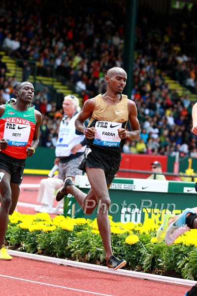 Mo Farah Leading