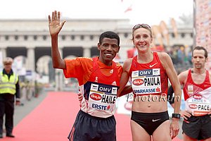 Haile Gebrselassie and Paula Radcliffe on the Start