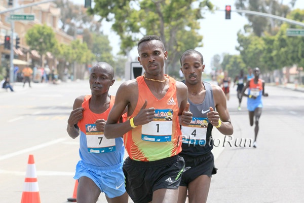 Men's Pro Lead Pack: John Kipkoech, Dejen Gebremeskel, Yenew Alamirew (l-r)