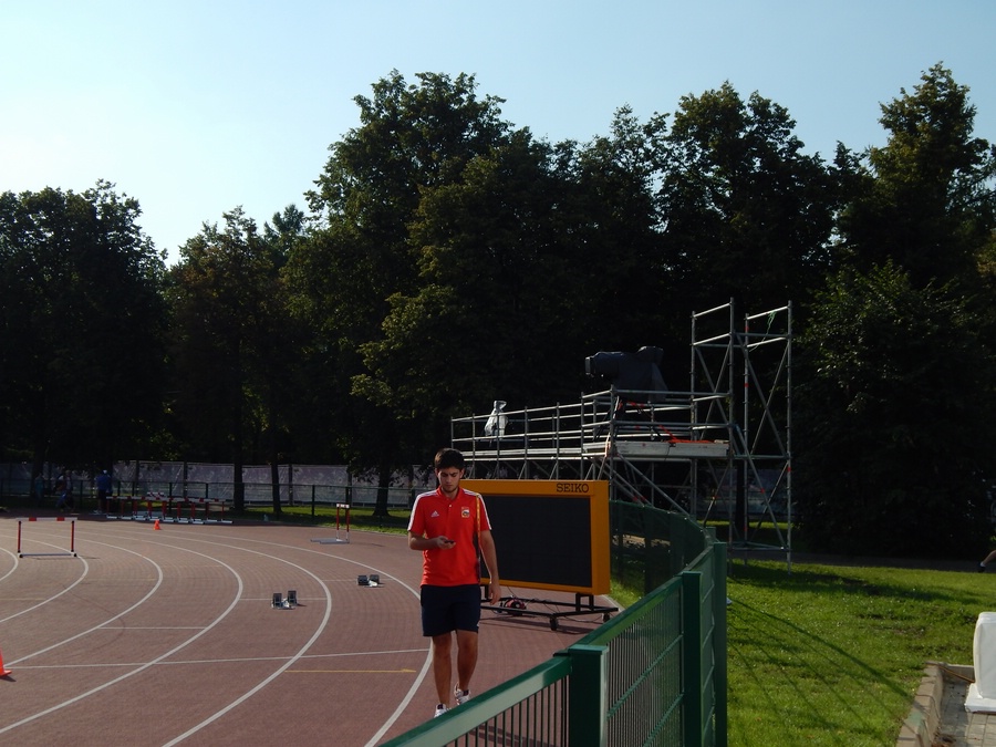 There is evne a television stand on the practice track