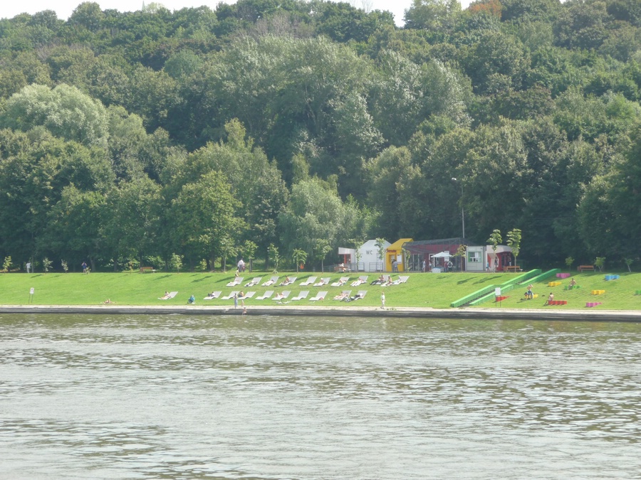 The Moscow River is right outside the stadium