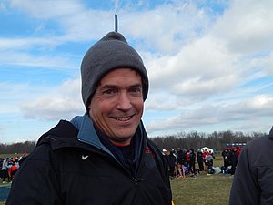 This moron forgot to take off the price tag from his cap