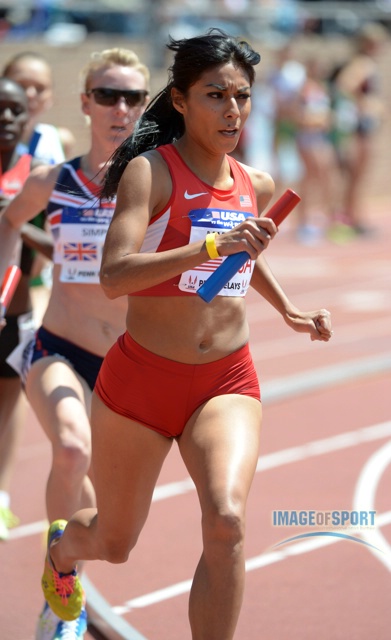 Brenda Martinez runs the second leg on the USA Red womens 4 x 800m team that set an American record of 8:04.31 in the 119th Penn Relays.