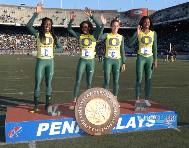 Members of the Oregon womens 4 x 400m relay team pose