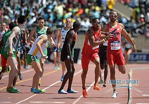 Duane Solomon takes the handoff from Quentin Iglehart-Summers on the 800m leg