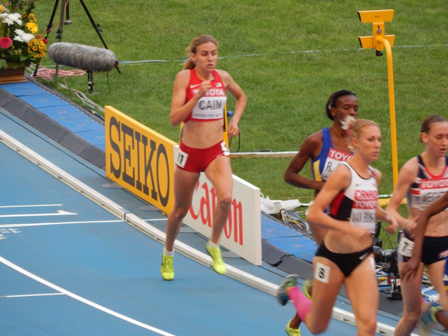 Mary Cain Getting Gapped 700m Into Race