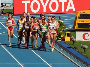 First Lap (Mary Cain on Outside in Back)