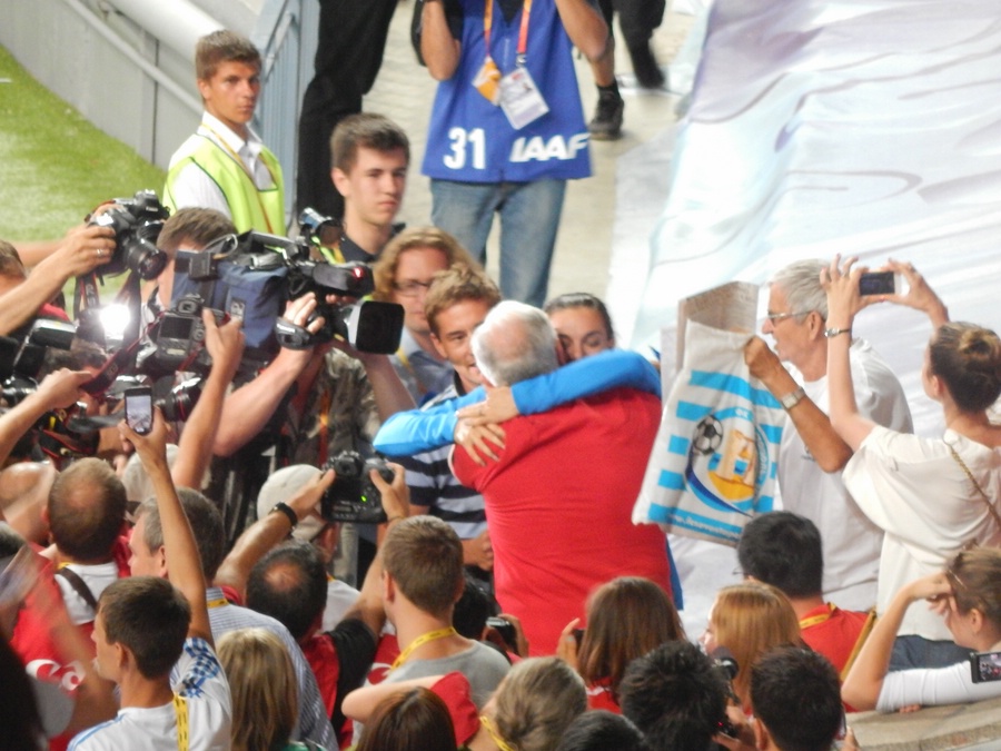 Isinbayeva Celebrates With Her Coach