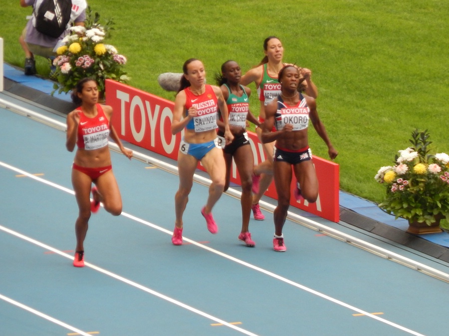 Mariya Savinova in the middle