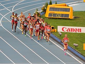 Flanagan Seized the Lead on the First Lap