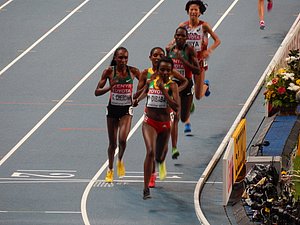 Tirunesh Dibaba Takes the Lead at the Bell