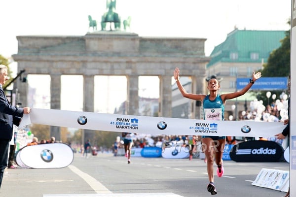 Tirfi Tsegaye Wins 2014 BMW Berlin Marathon