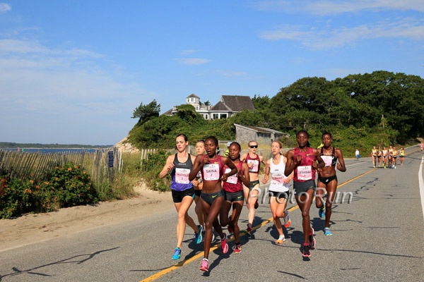 Betsy Saina and Molly Huddle in Lead Pack