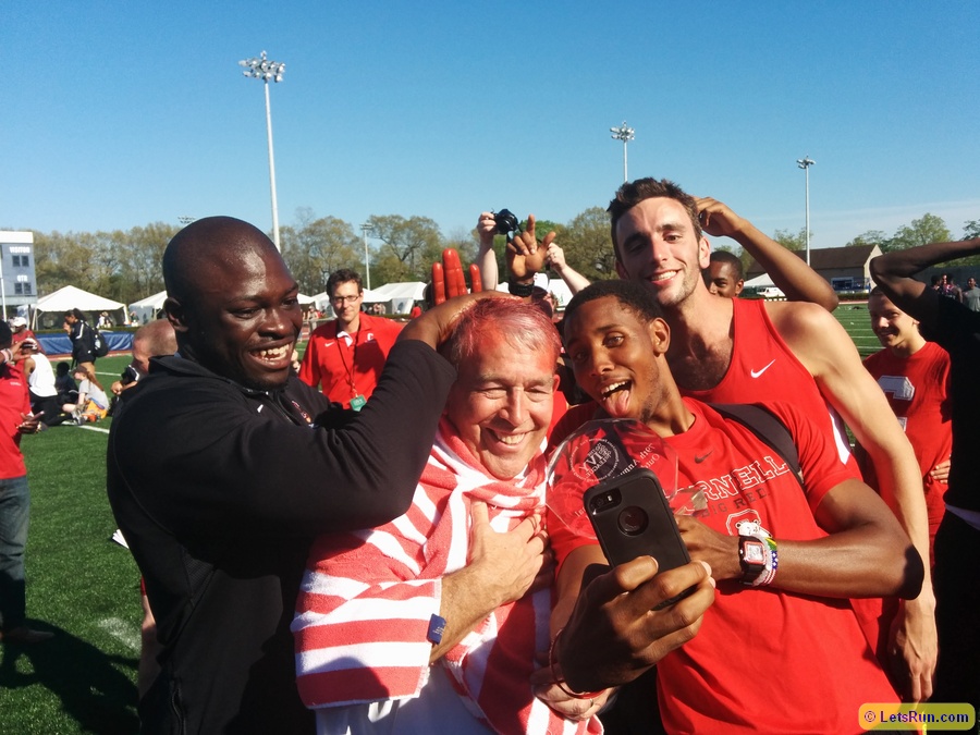 Stars Mozia, Blair, Weinlandt take a selfie with Noel