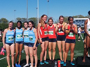 Women's 4 x 400 teams