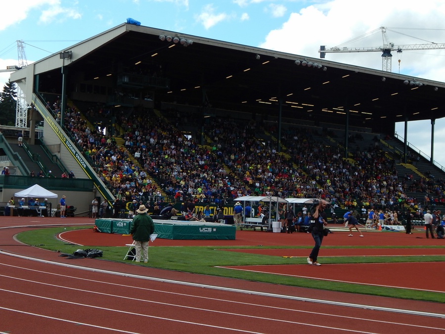 Hayward Field Crowd For1500m