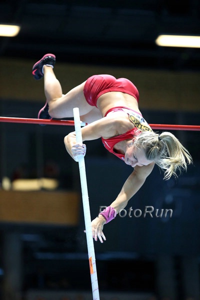 Women's Pole Vault Mary Saxer
