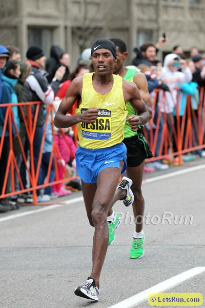 Lelisa Desisa Tries to Pull Away from Tsegay