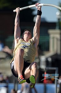 Shawn Barber of Akron wins the pole vault at 18-4 1/2 (5.60m)