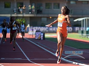 Claudia Francis on 4x400