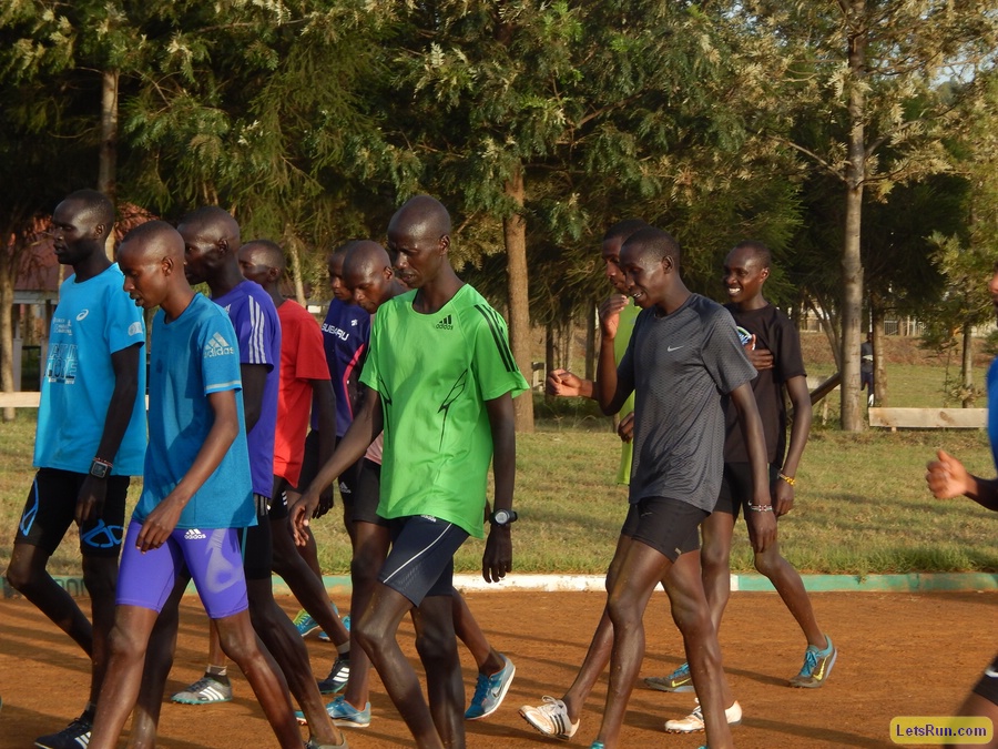 2008 Olympic steeplechase champ Brimin Kipruto (in green)