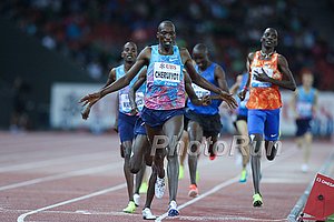 Timothy Cheruiyot wins 1500 (in same looking jersey as Makwala, we need somesthing else)