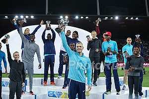 Start of PhotoRun Photos- The Stars Got Their Diamond Trophies at End of Night