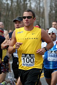 Lance Armstrong running Boston in 2008