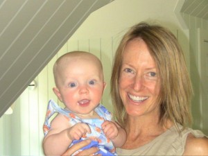 Deena Kastor holding daughter Piper before cancelling her participation at the 2011 TD Beach to Beacon 10-K due to illness (Photo by David Monti for Race Results Weekly)