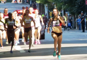 Jenny Simpson on her way to winning her second Fifth Avenue Mile in three years in 4:19.3, the fourth-fastest time in event history (photo by Jane Monti for Race Results Weekly)