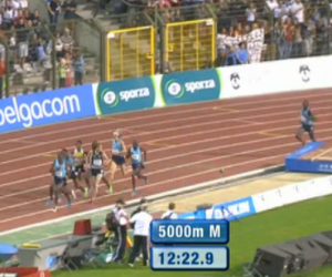 Rupp looks over inside shoulder with less than 300 to go