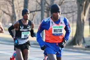 Geoffrey Mutai Leads Mo Farah in the Park