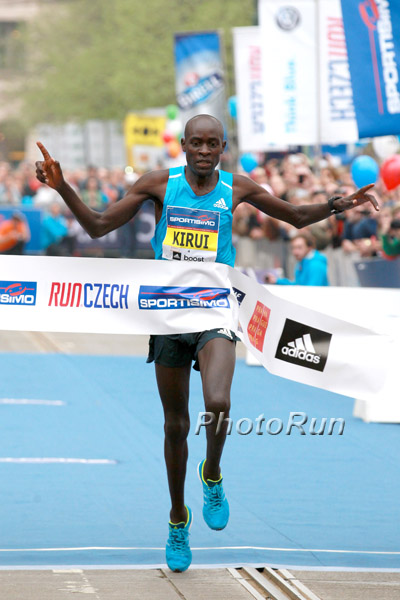 Peter Kirui wins 2014 Sportisimo Prague Half Marathon. Photo by Photorun.net.