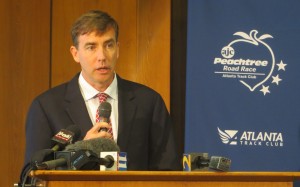 Rich Kenah, executive director of the Atlanta Track Club, addresses the media in advance of the 2014 AJC Peachtree Road Race (Photo by Chris Lotsbom for Race Results Weeky)