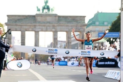 Tsegaye winning Berlin in 2014