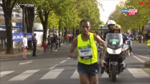 Bekele en route to victory in Paris in April.