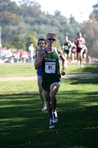 Ken Cormier Pulling Away From Andrew Bumbalough at 2004 Footlocker's (photorun.net)