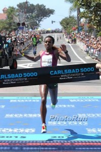 Genzebe Dibaba Just Missed the WR Despite the Heat, Wind, and Turns