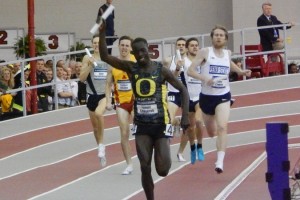 Edward Cheserek Wins the 2015 NCAA DMR for Oregon