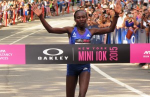 Mary Keitany wins the 2015 Oakley New York Mini 10-K in 31:15 (photo by Jane Monti for Race Results Weekly)