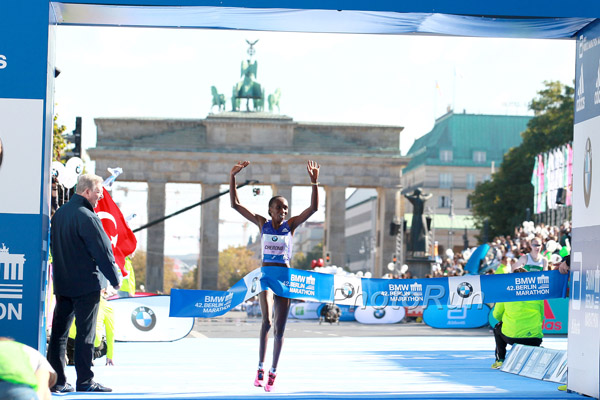 Gladys Cherono Wins 2015 BMW Berlin Marathon