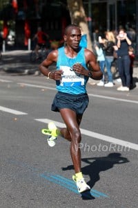 Eliud Kipchoge Runs With His Insoles Falling Out