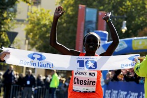 ASICS Grand 10 Berlin  [© Thomas Wenning, M a r g a r e t e n s t r a s s e 1, 45731 W a l t r o p , G e r m a n y, Mob.: +49-172 - 1577703 - V e r o e f f e n t li c h u n g n u r mi t N a m e n s n e n n u n g ! C o p y r i g h t n u r f u e r J o u r n a l i s t i s c h e Z w e c k e, K e i n e P e r s o e n l i c h k e i t s r e c h t e v o r h a n d e n ! F r e i g a b e f u e r J o u r n a l i s t i s c h e V e r o e f f e n t l . e r t e i l t ! B a n k v e r b i n d u n g : B a n k v e r b i n d u n g : S A N T A D E R, - K o n t o 2585041700- BLZ 50033300-IBAN DE25500333002585041700- BIC: SCFBDE33XXX, M e h r w e r t s t e u e r p f l i c h t i g m i t 19%, S t e u e r n u m m e r: 307/5197/2274 F i n a n z a m t: B o r k e n]