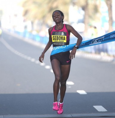 Seboka winning Dubai last year (photo by Giancarlo Colombo/photorun.net)